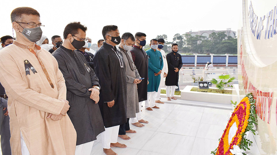 জাতীয় শোক দিবসে বঙ্গবন্ধুসহ শাহাদাত বরণকারী সকলের প্রতি বেবিচকের শ্রদ্ধা জ্ঞাপন