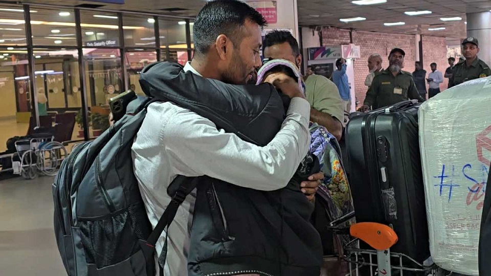 ঢাকায় ফিরলেন দুবাইয়ে আটকে পড়া ১৮৯ বাংলাদেশি