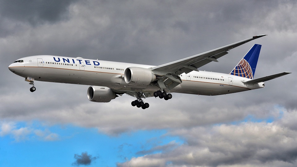 United Airlines cancels Chicago flight - passengers stranded at Delhi airport