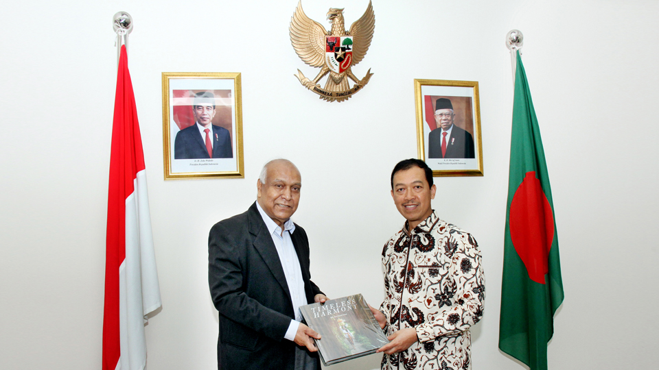 Bangladesh Monitor Editor pays courtesy call on Indonesian Ambassador