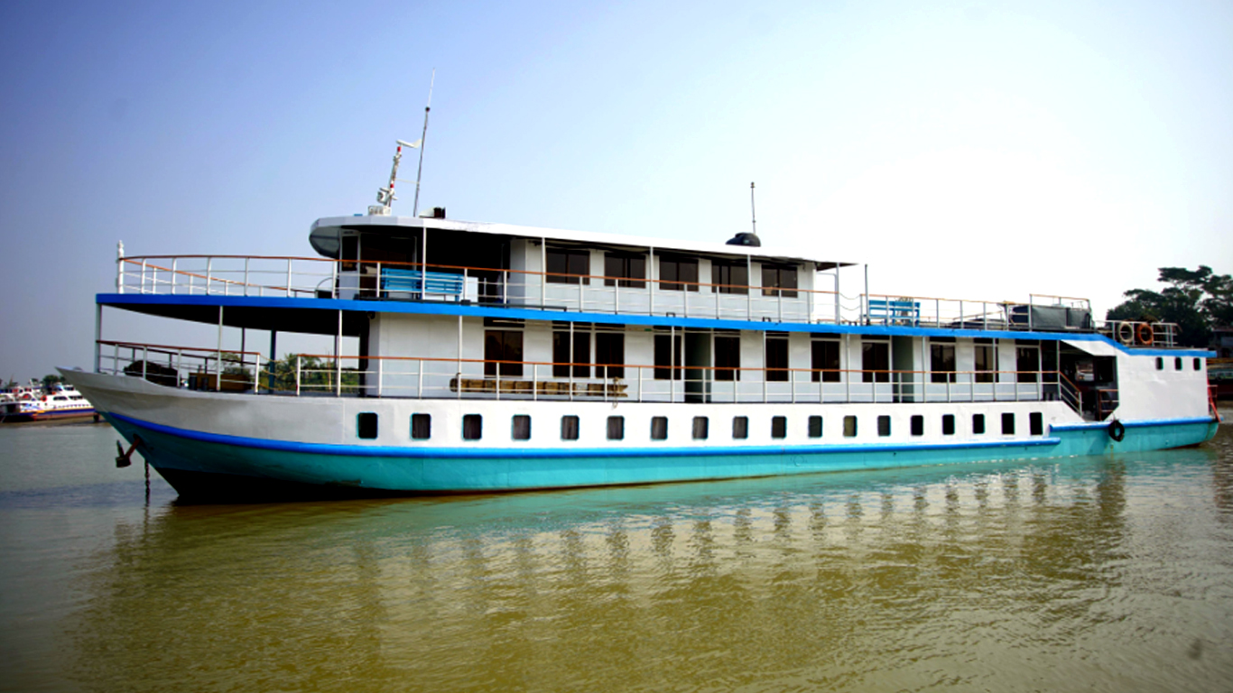 সুন্দরবন ভ্রমণে জাহাজ নামাচ্ছে রয়েল টিউলিপ