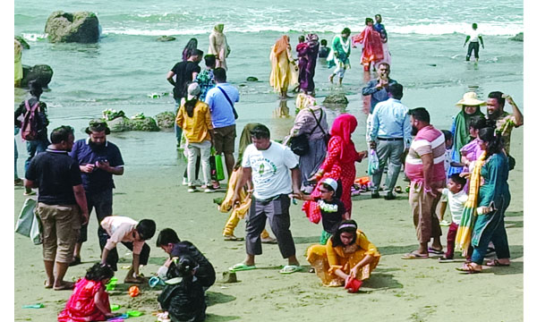 ঠাঁই নেই দশা পর্যটন শহরে 