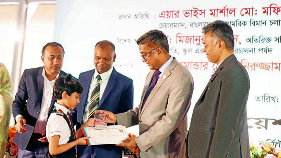 Kurmitola Civil Aviation School awards meritorious students