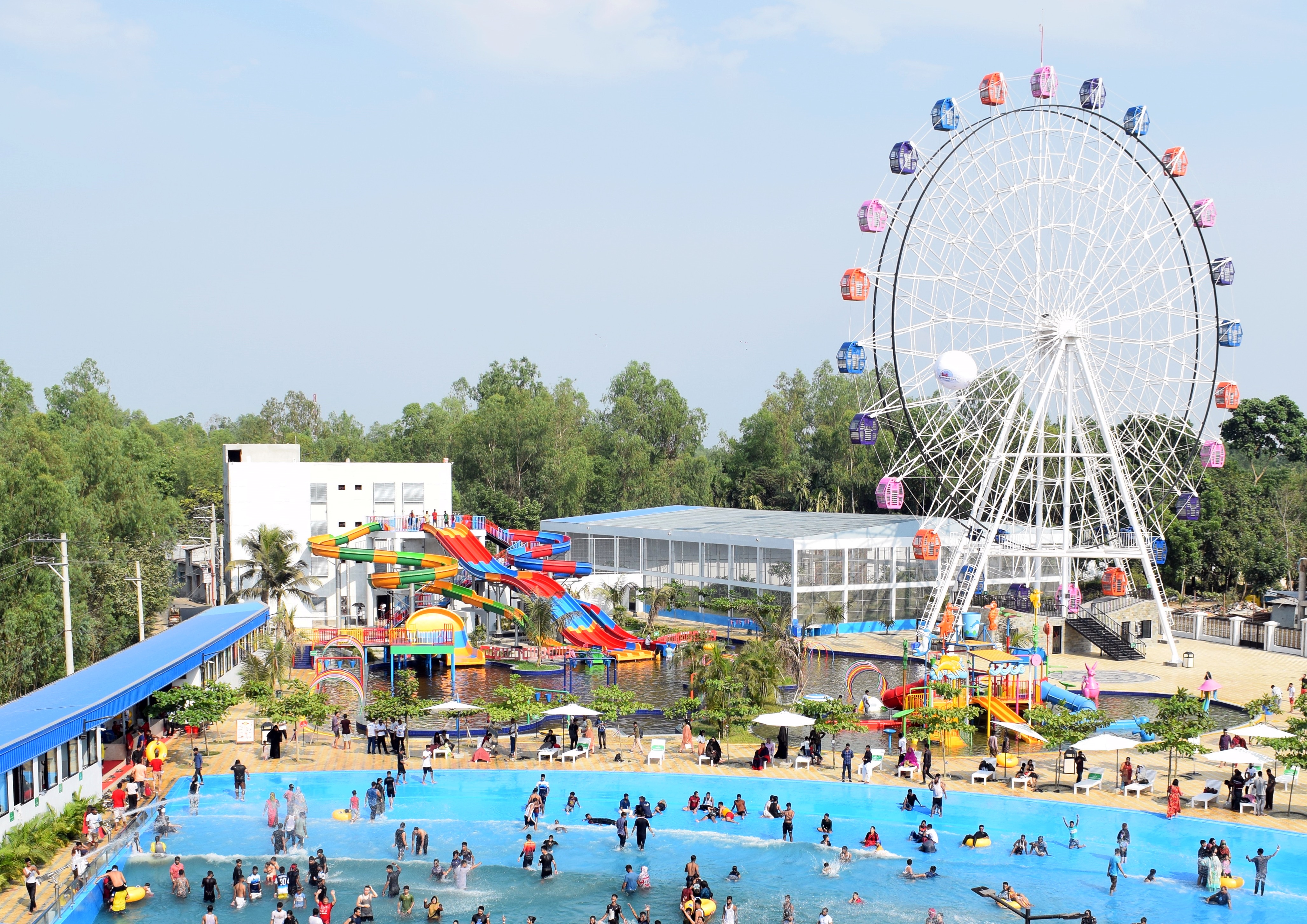 Momo Inn Bogura opens first-ever waterpark with ferris wheel