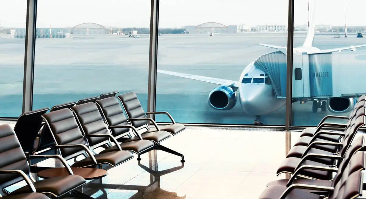 Canada imposes further restrictions on international travel