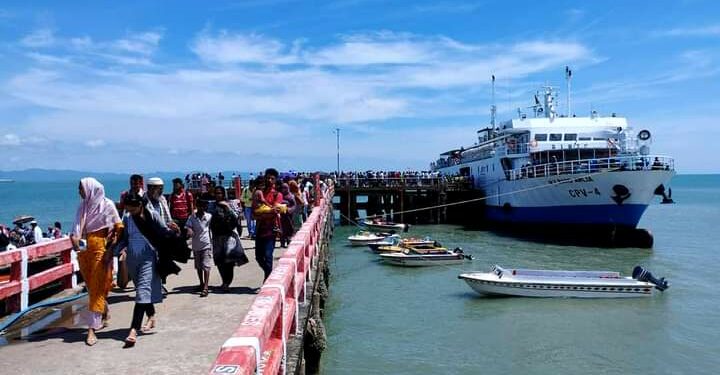 সেন্টমার্টিনে আটকা ২ শতাধিক পর্যটক