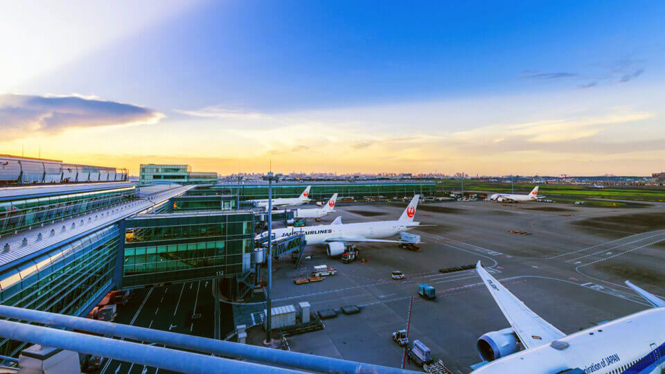 Japan restricts foreign carriers to 100 passengers per flight