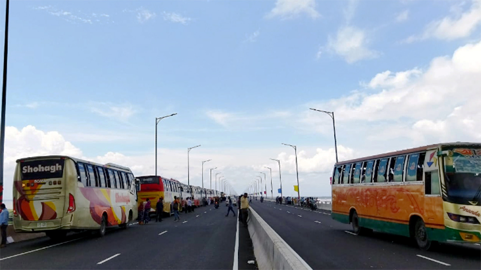 Air passenger numbers fall on Jashore, Barishal  routes after Padma Bridge opening