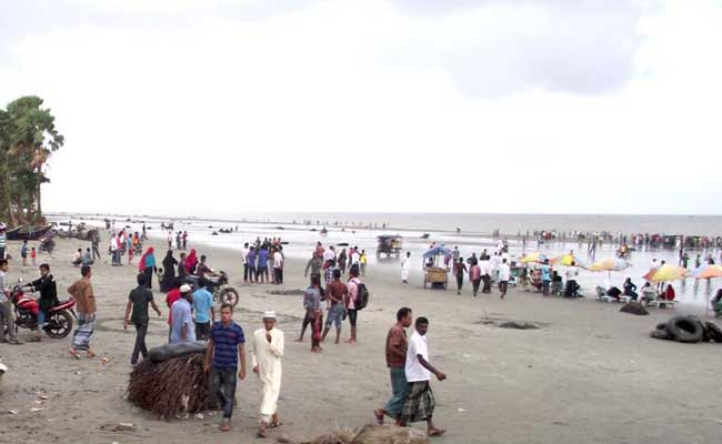 রাস মেলা ঘিরে কুয়াকাটায় পর্যটকের ভিড়