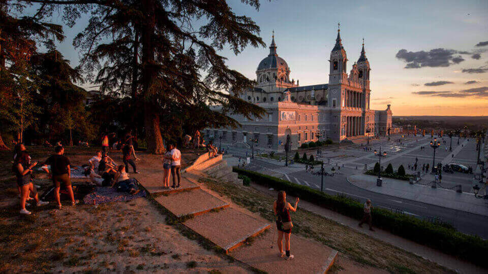 Spain reopens borders to all vaccinated travelers