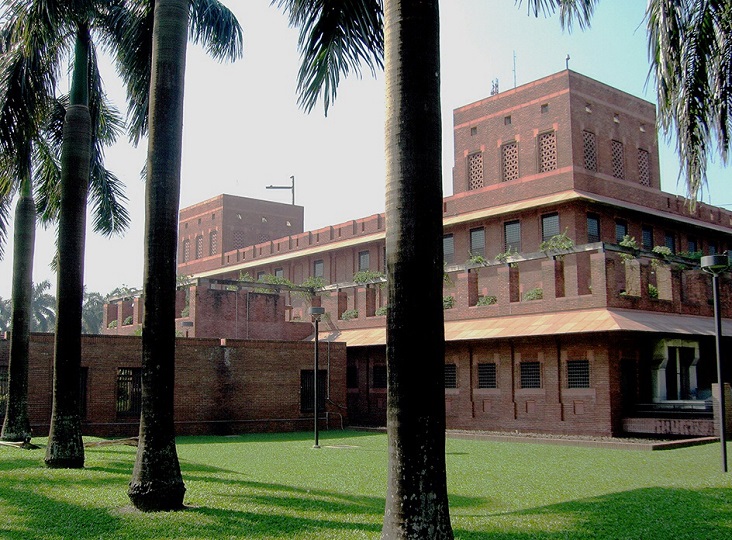 দত্তক ইস্যুতে ভিজিটর ভিসা নিয়ে সতর্কতা
