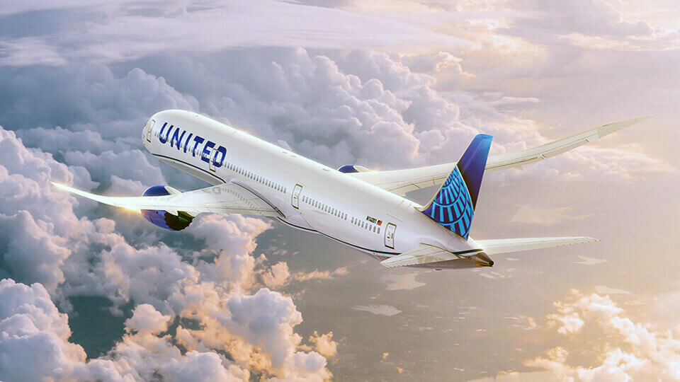United offers vaccinated frequent flyers free flights year-long