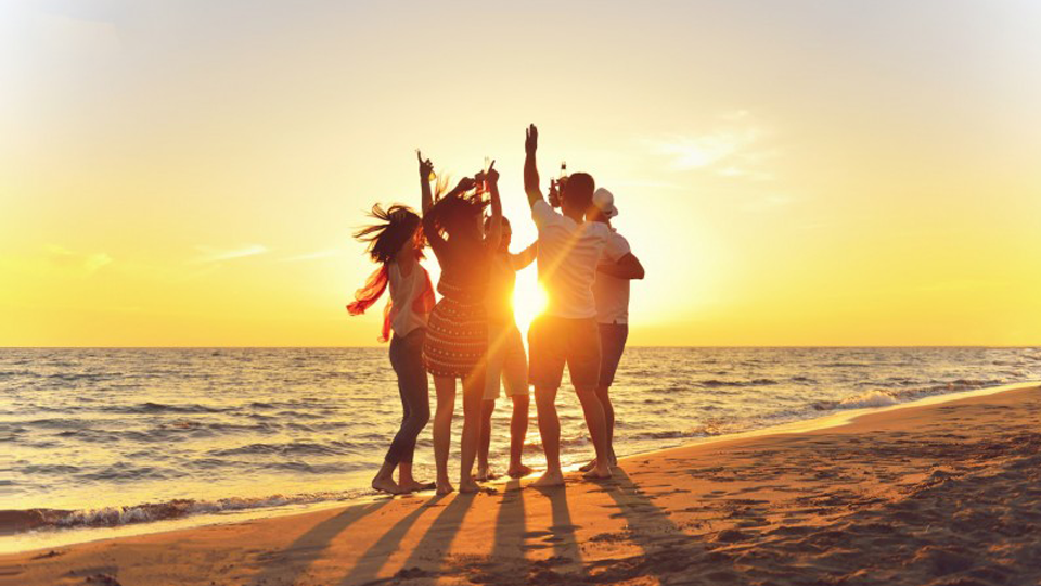 Emmirates  offers bonus points for loyal customers