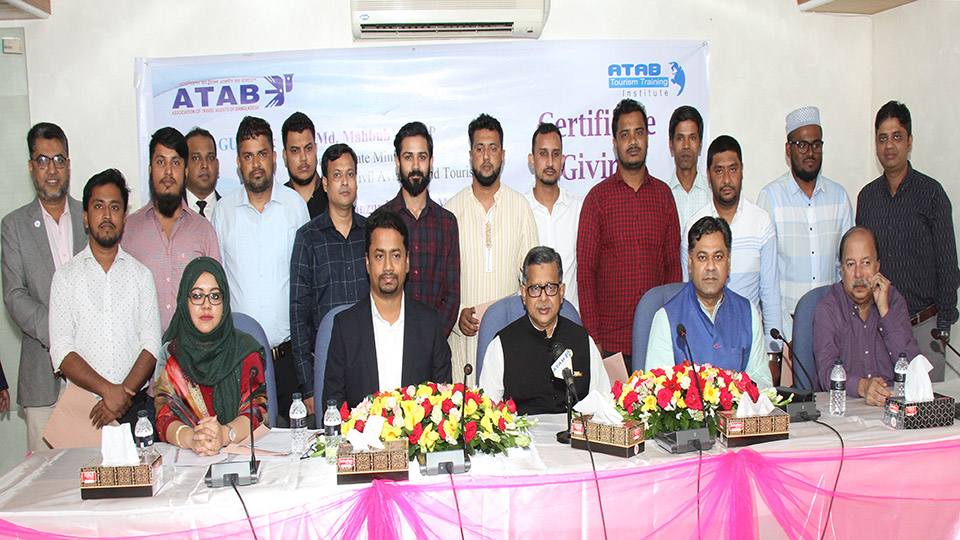 এটিটিআই এর কোর্সের শিক্ষার্থীদের প্রশিক্ষণ সমাপনী সনদ বিতরণ
