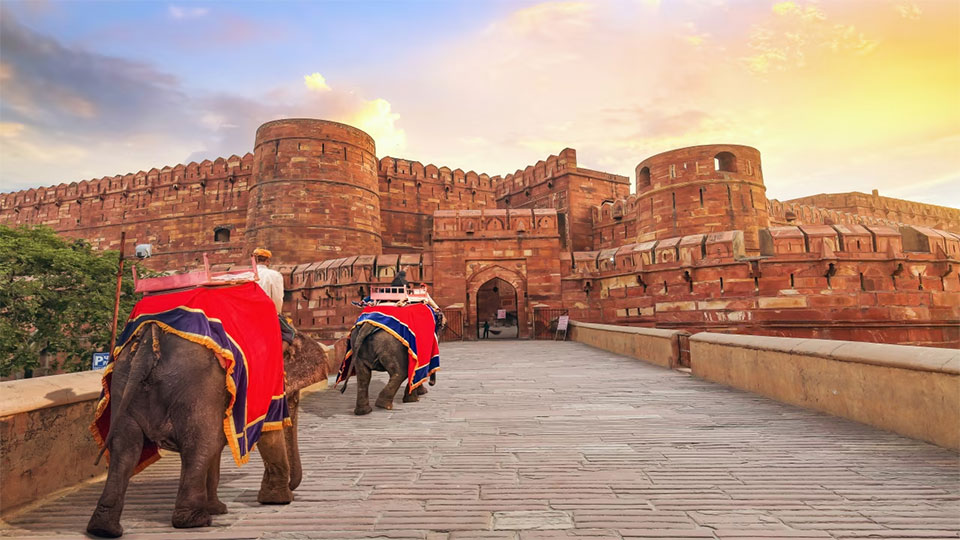 Attractive light, sound show at Agra Fort from July 31