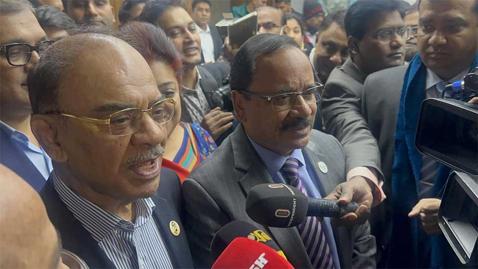 বিমানমন্ত্রী ফারুক খান : যাত্রীসেবা ও লাগেজ হ্যান্ডেলিংয়ে উন্নতির চেষ্টা করবো