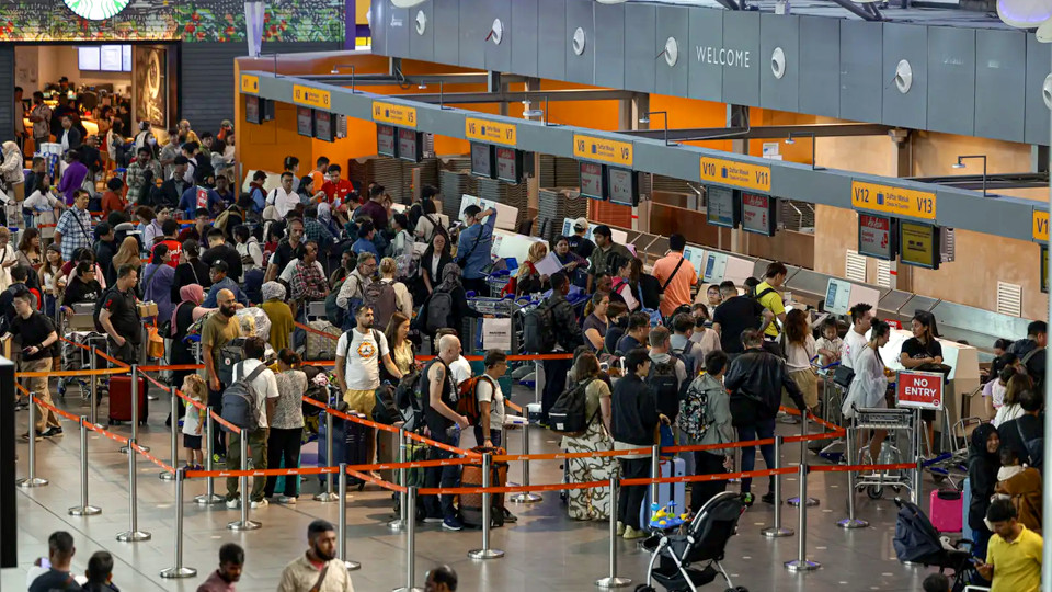 Baggage system failure causes hours-long delays at Southeast Asia's largest airport