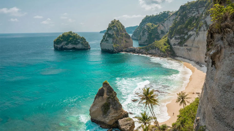 Bali imposes green tourism tax on int’l tourists