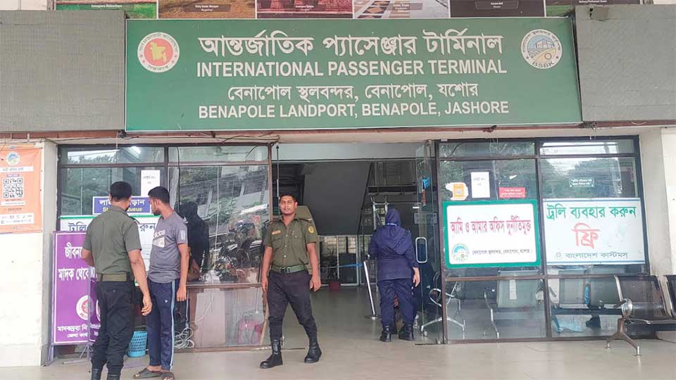 বেনাপোল বন্দর ৮ দিন বন্ধ, পাসপোর্টধারীদের যাতায়াত স্বাভাবিক থাকবে 
