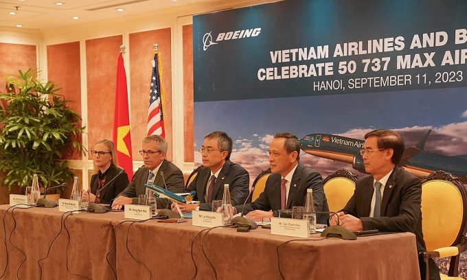 Vietnam Airlines bids $10b for 50 Boeings