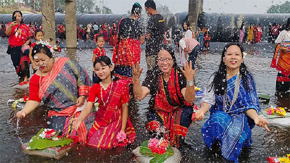 নদীতে ফুল ভাসিয়ে বিজু উৎসব শুরু