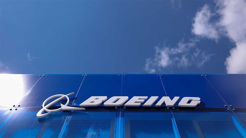 Boeing unveils $19b share sale plan