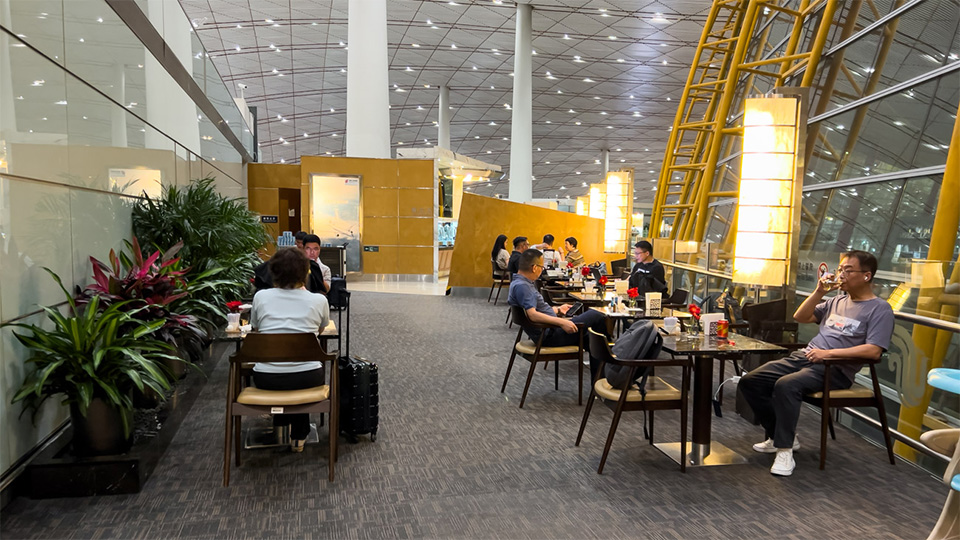 Man uses refundable ticket to access airport lounge 300 times