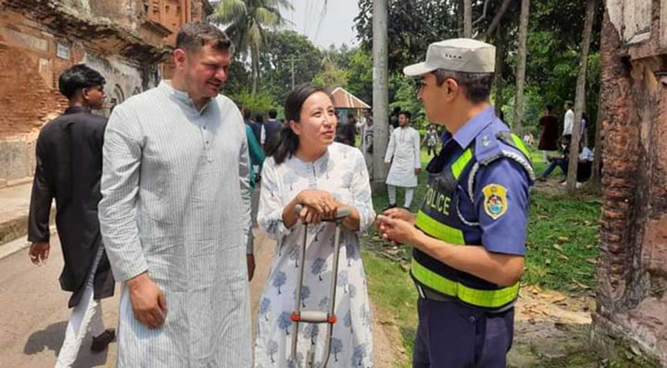 ঈদের ছুটিতে যাদুঘর-তাজমহল-পানামে বিদেশি পর্যটকদের ভিড়