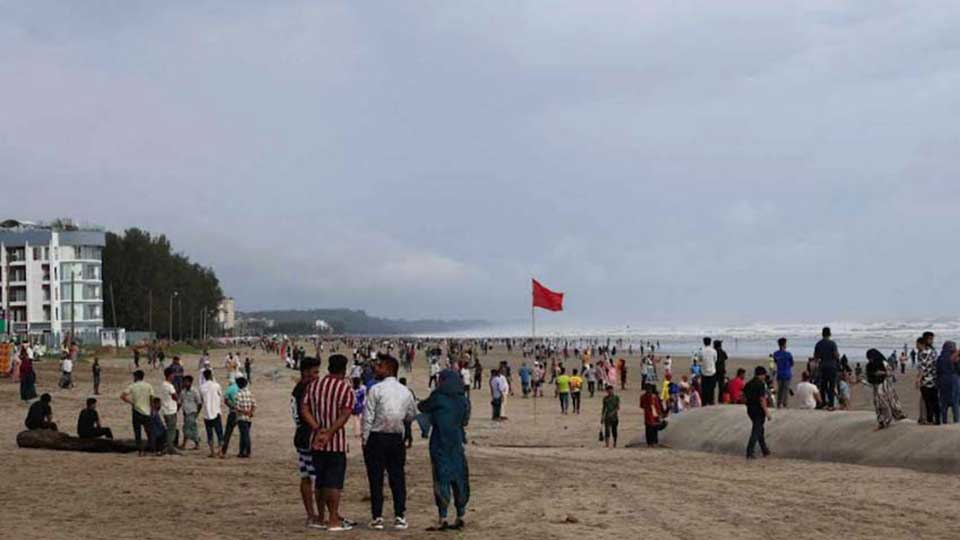 রিমাল দর্শনে পর্যটকদের ভিড়