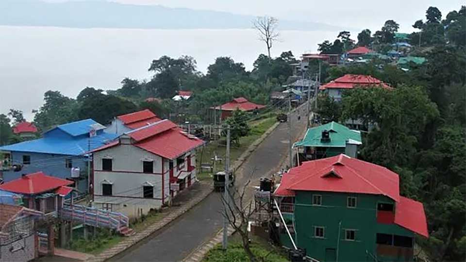 পর্যটকের ঢল সাজেকে : ক্লাবঘর-বারান্দায় রাত  কাটালেন শত শত পর্যটক