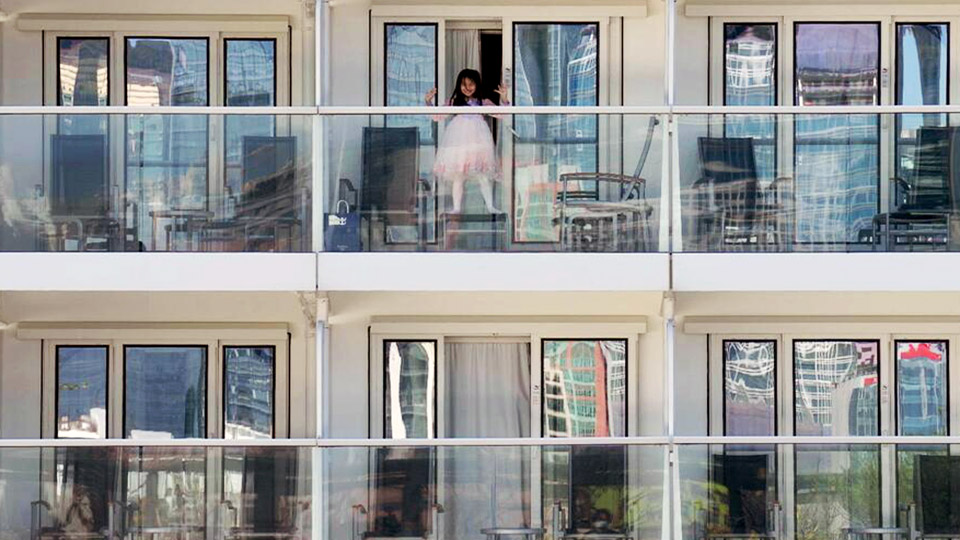 Thousands held on cruise ship in Hong Kong for Covid testing