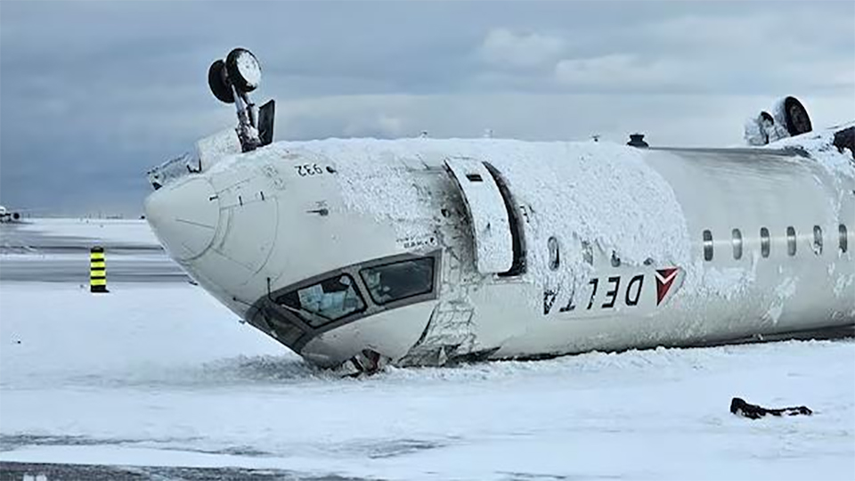 Delta offers $30k to passengers of Toronto crash