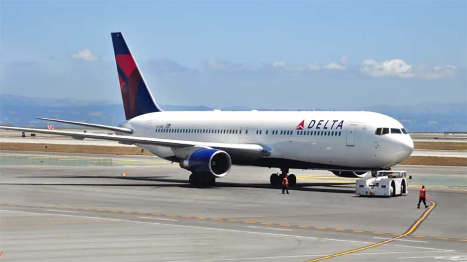 Delta pilot held in Sweden over alcohol test
