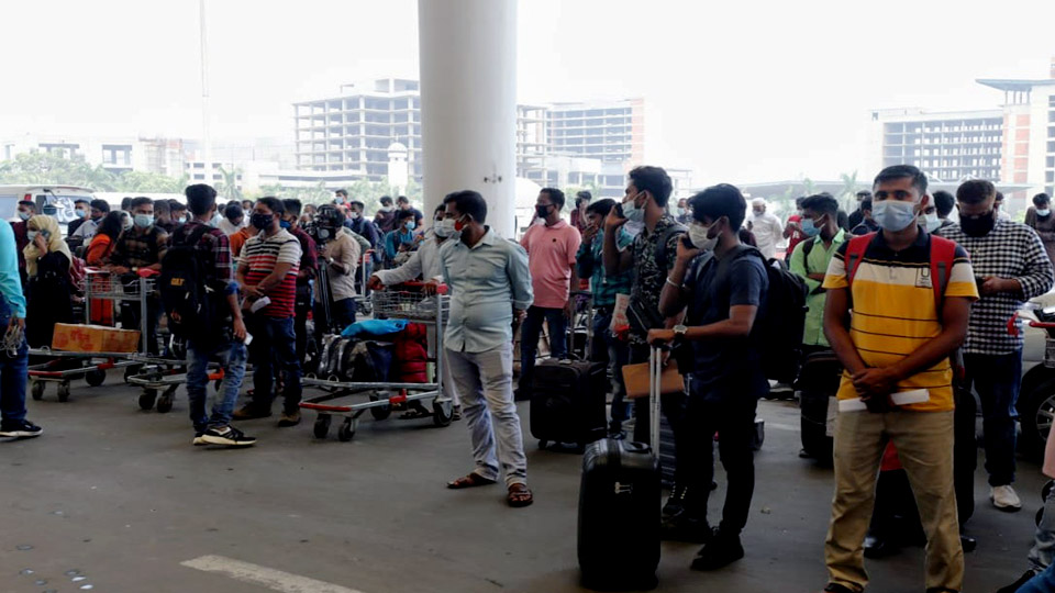 আমিরাতগামী যাত্রীদের অনিশ্চয়তা