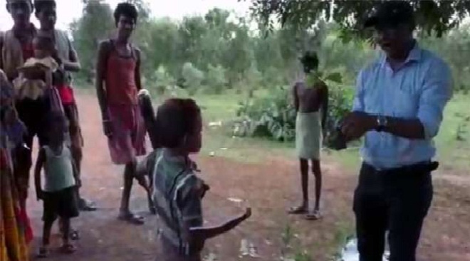 ‘জ্যান্ত’ পুতুলের গ্রাম