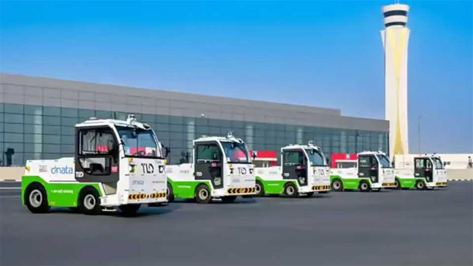Dubai airport tests self-driving baggage tractors