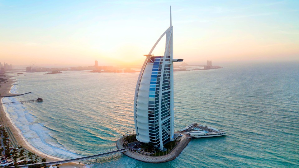 Dubai's iconic luxury hotel to close for 18-month restoration