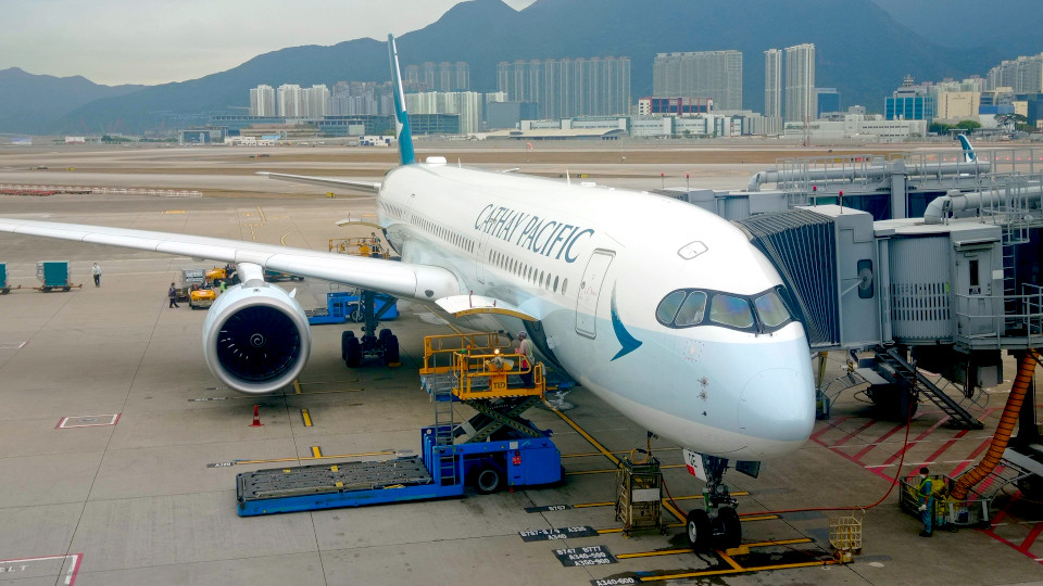 Dutch traveler dies following collapse on Cathay flight to Hong Kong