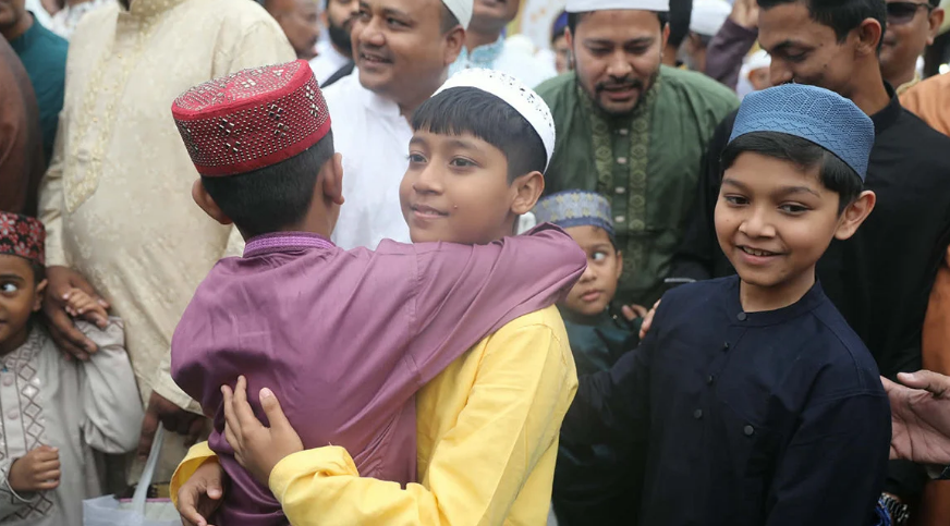 সারাদেশে উদযাপিত হচ্ছে পবিত্র ঈদুল ফিতর