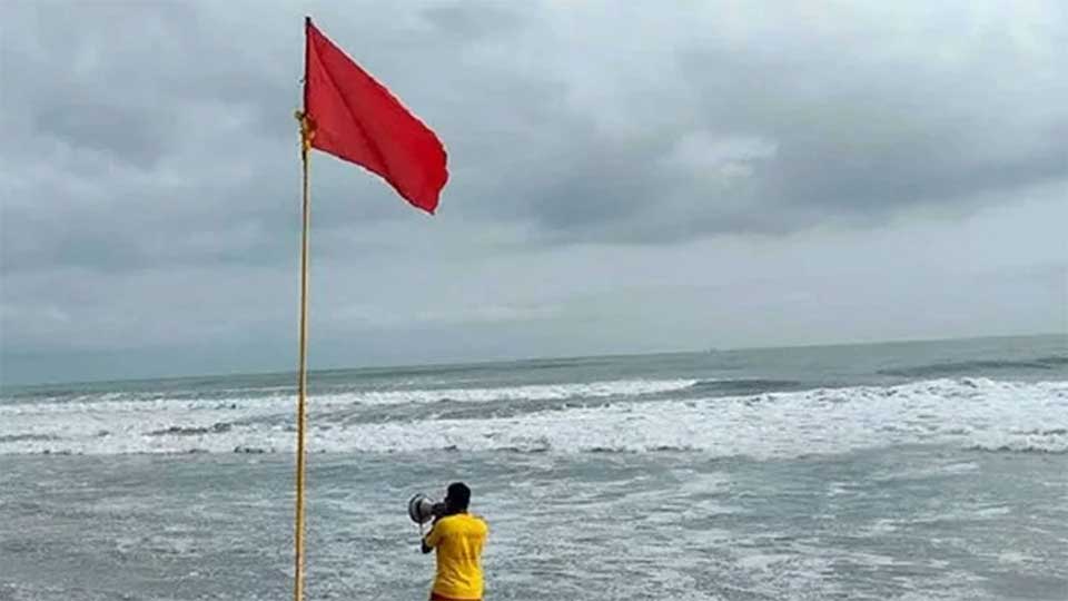 সমুদ্র পর্যটকদের জন্য জরুরি সতর্কবার্তা জারি