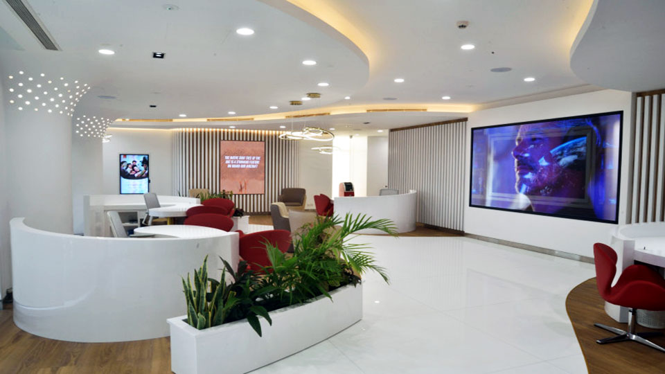 Emirates unveils experiential travel store in Karachi