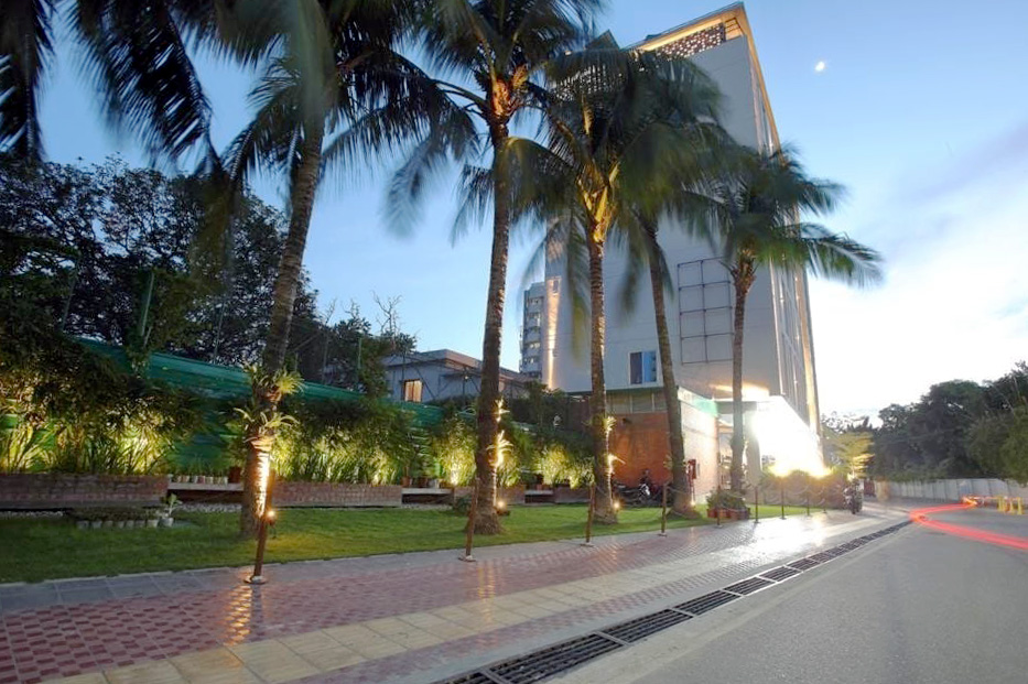 Celebrate Valentine’s Day at Empyrean Hotel