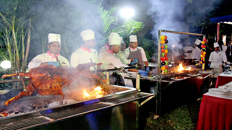 Enjoy poolside BBQ buffet with live music at Pan Pacific Sonargaon this winter