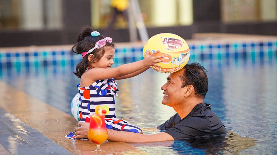 Enjoy poolside weekend brunch at Holiday Inn Dhaka