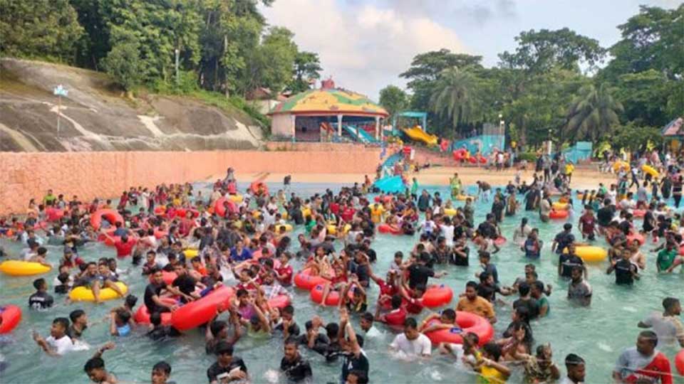 চট্টগ্রাম : টানা ছুটিতে উৎসবে মাতোয়ারা বিনোদন কেন্দ্রগুলো
