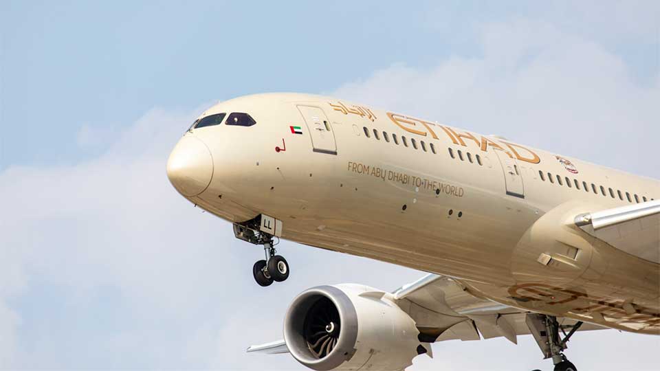 Etihad hits 300 daily passenger flights