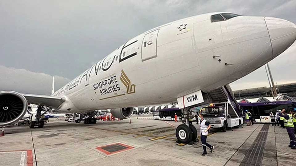 Experts to probe Singapore Airlines turbulence incident