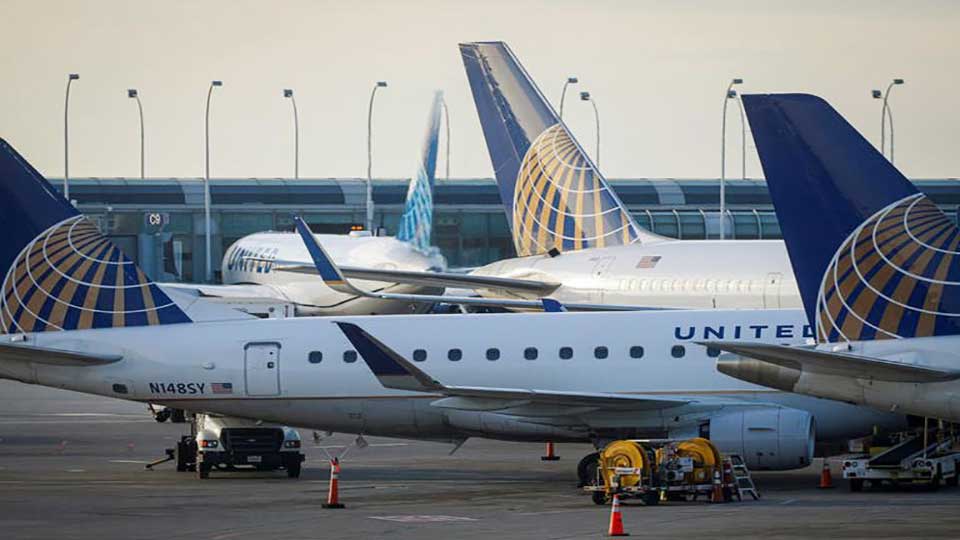 FAA considers curbing new routes for United following mishaps