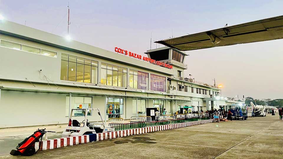 রাতেও ফ্লাইট চলছে কক্সবাজারে