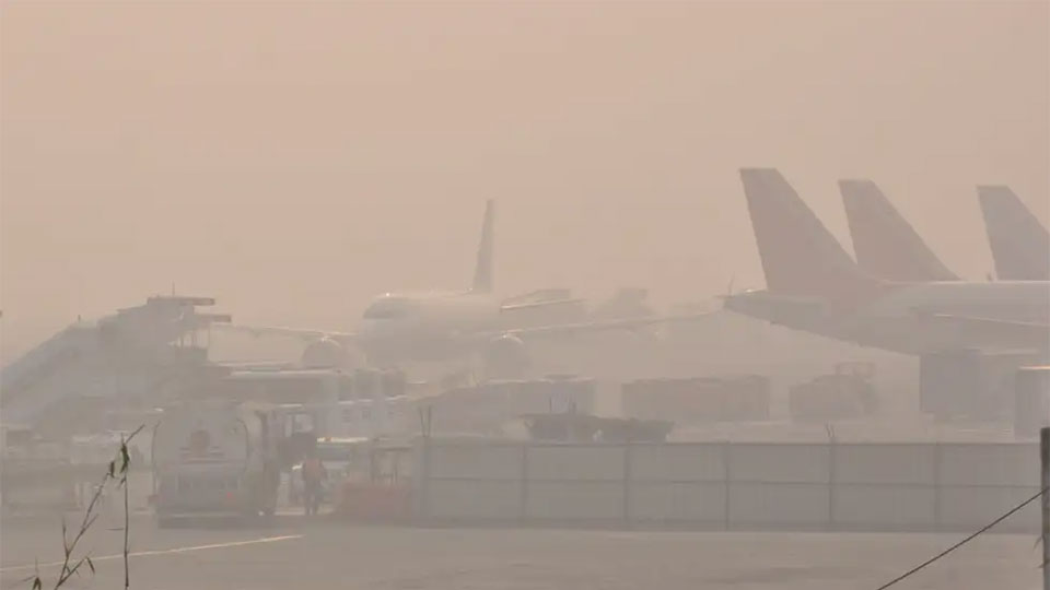 Fog delays over 300 flights at Delhi airport